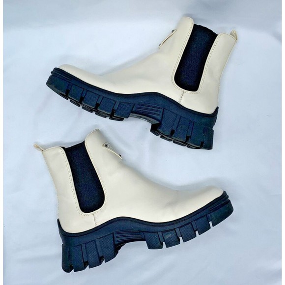 GUESS Shoes - GUESS Hestia Women's Lug Sole Ankle Boot Sz 8 - Cream Colored - Chelsea Boot